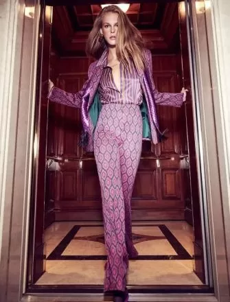 Pantaloni di design con gambe a zampa d'elefante